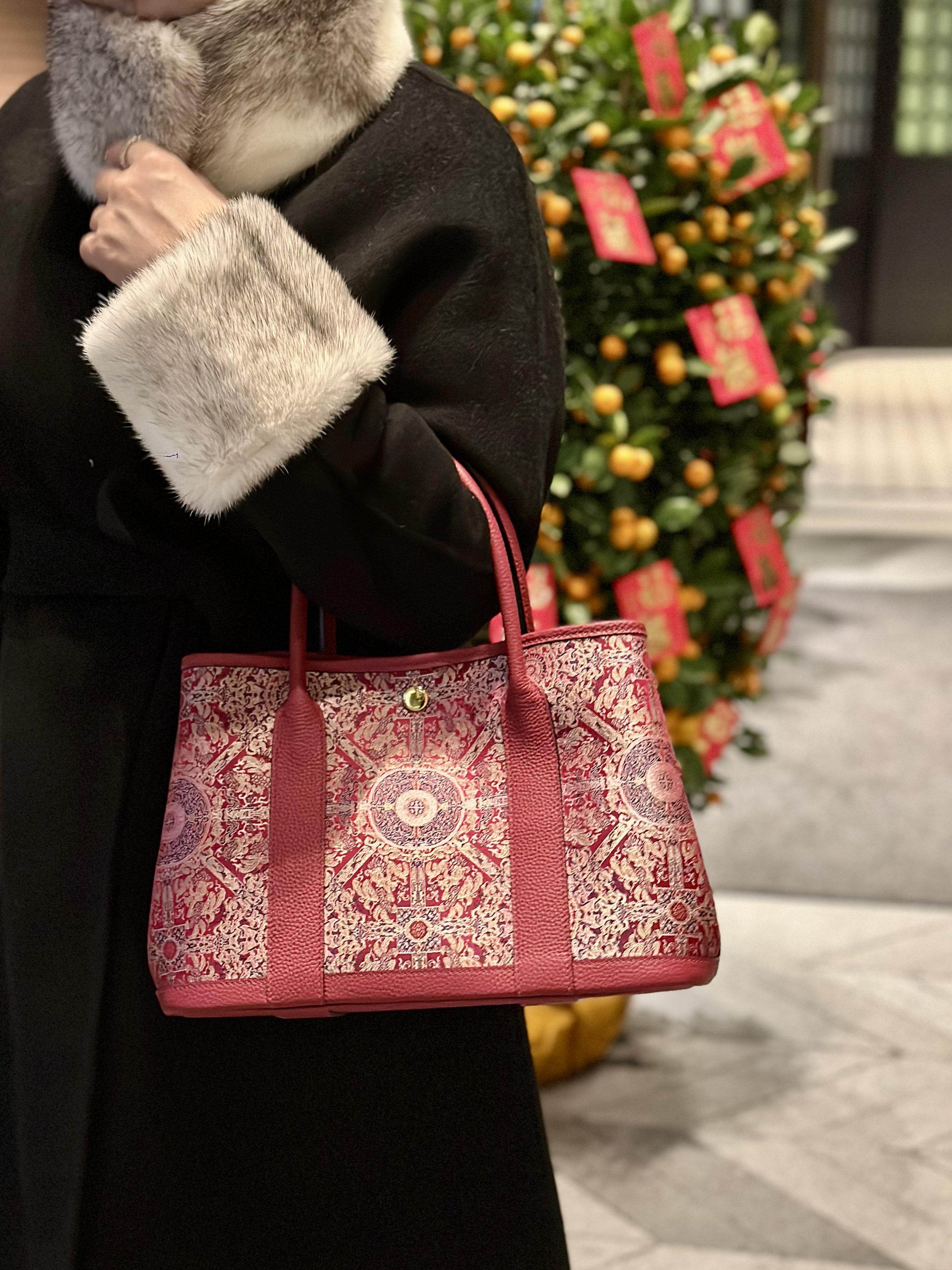 SongBrocade Mulberry Silk Tote | Plum Blossom Cashmere Shawl – New Chinese Chic