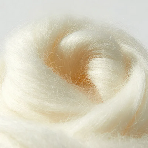 Authentic 100% pure cashmere material label.