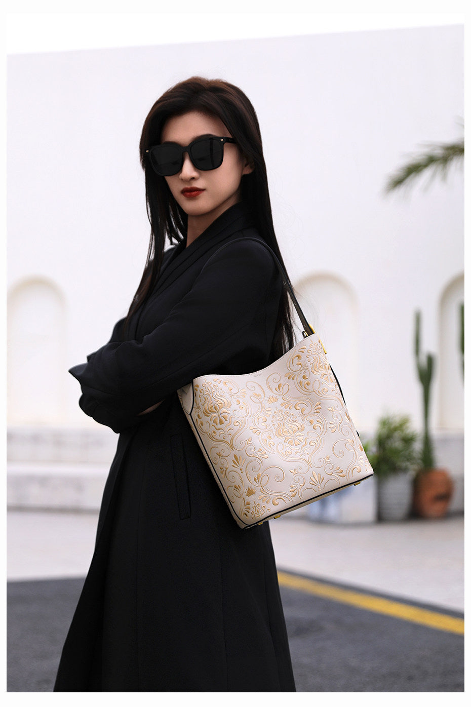 New Chinese Style Embroidered Bucket Bag – Dunhuang Scroll Grass Pattern Shoulder Bag, Mother’s Day Gift