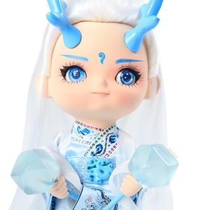 Upper body & weapon details of 9-inch Ao Bing doll (holding ice hammers).