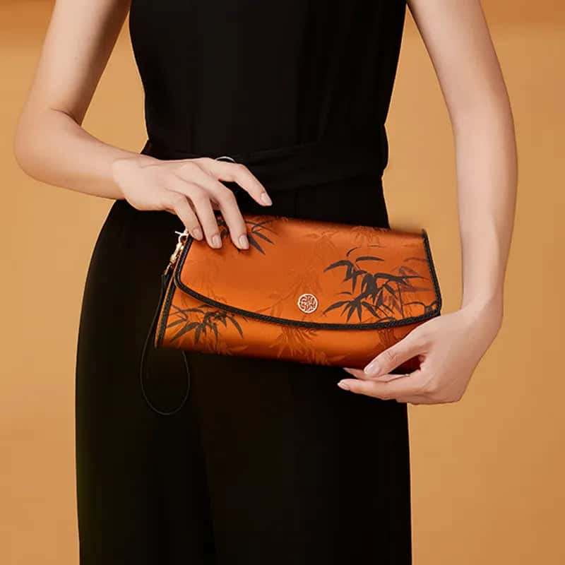 Pochette vintage chinoise en soie de mûrier marron à imprimé bambou