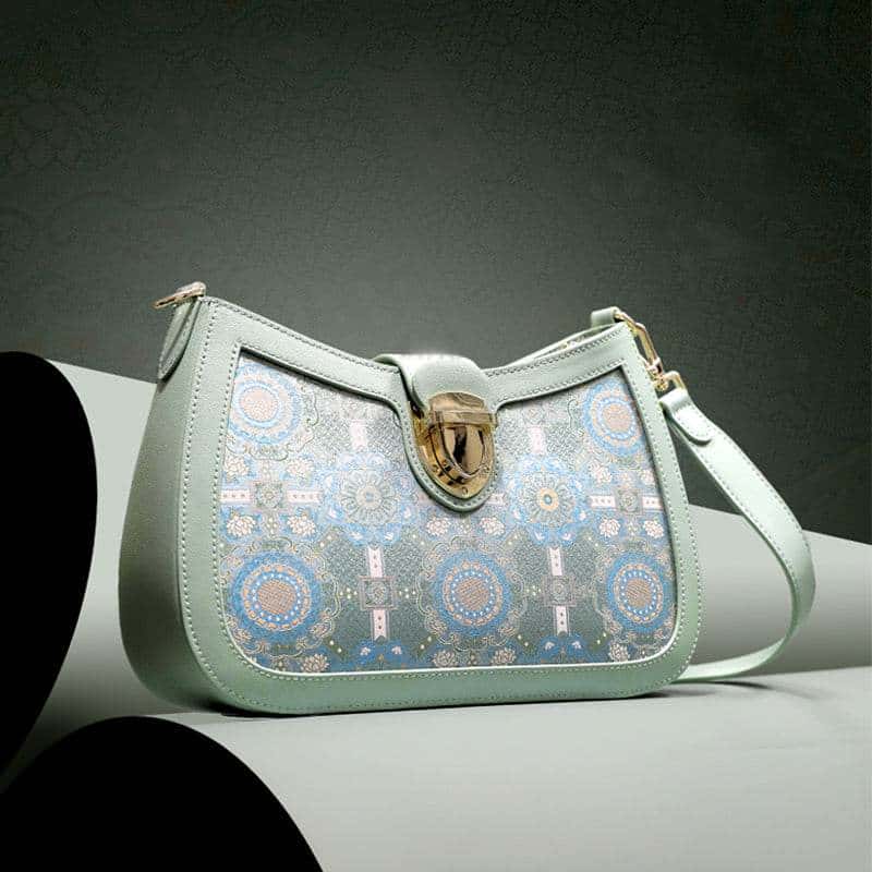 Sac bandoulière Song en cuir brocart vert, motif Badayun