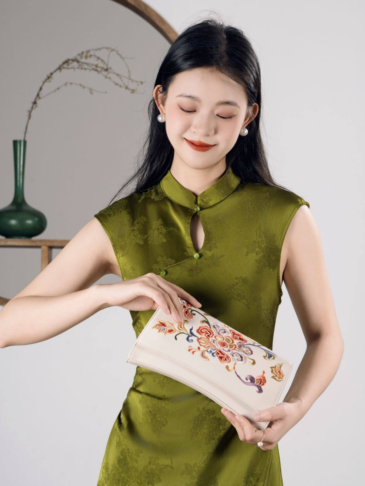 Luxury Embroidered New Chinese Style Evening Bag – Phoenix Flower