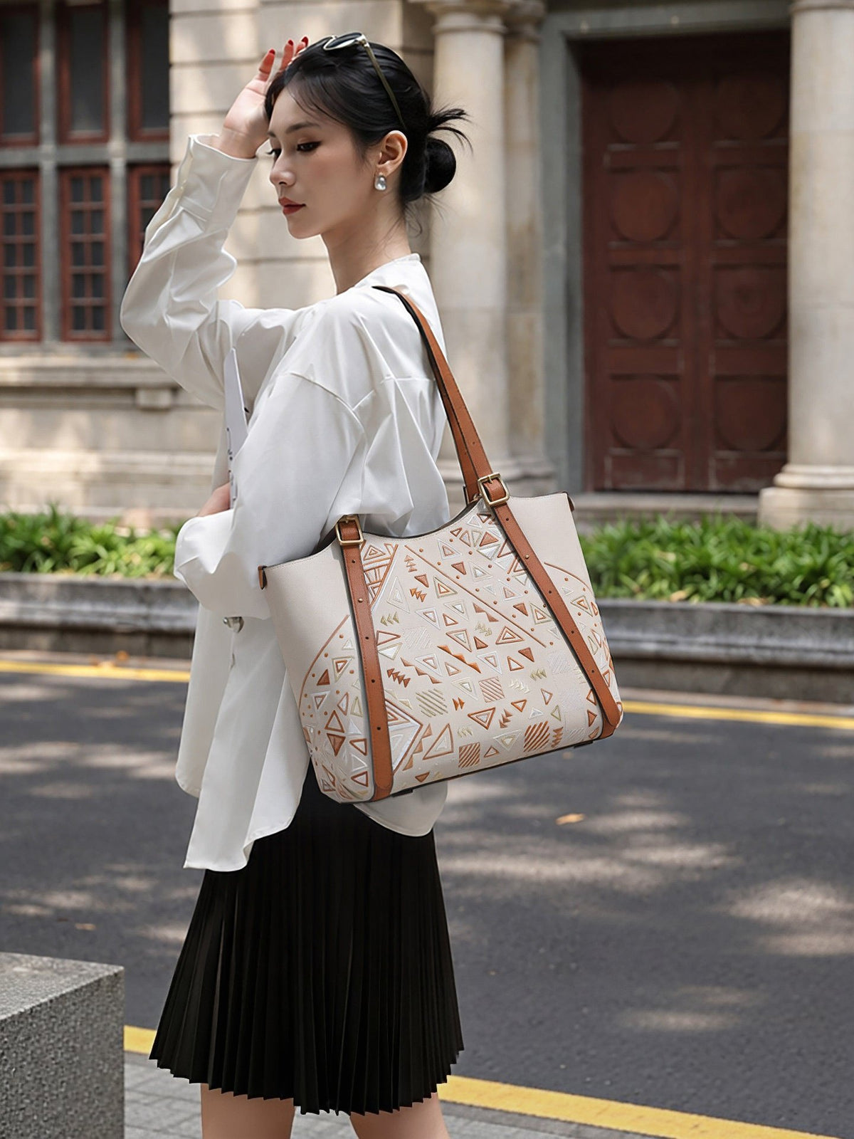 Luxury New Chinese Style Geometric Fortune Embroidered Cowhide Tote Bag