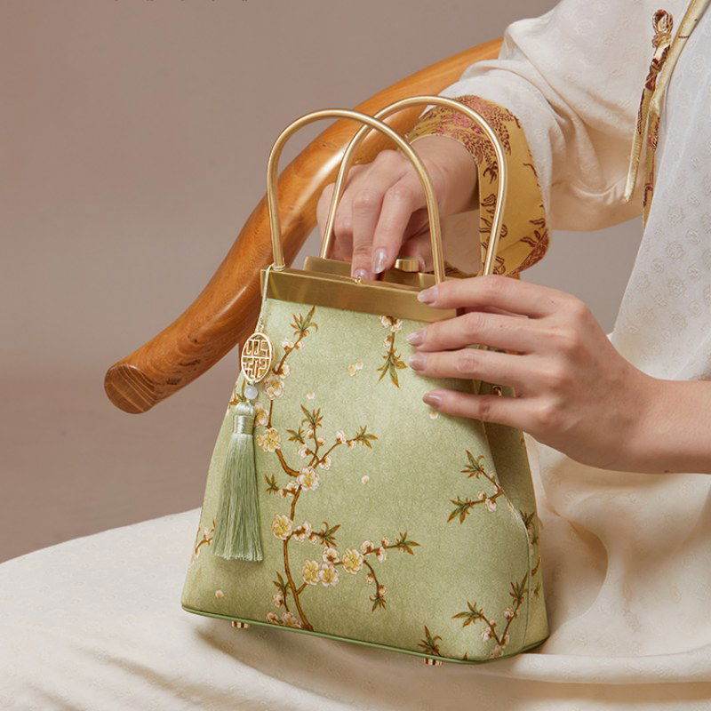 Mulberry Silk Luxury Light Green Kiss Lock Clutch Bag - SinoCultural -- P170118