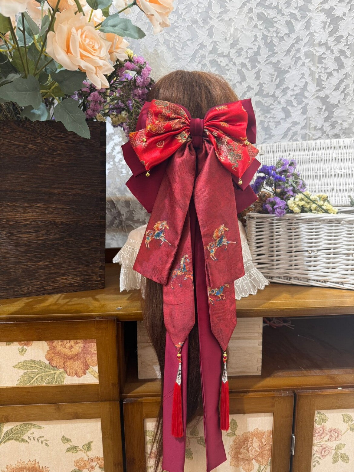 Best seller Chinese luxury gifts including silk scarves, brocade bags, hair accessories and tableware