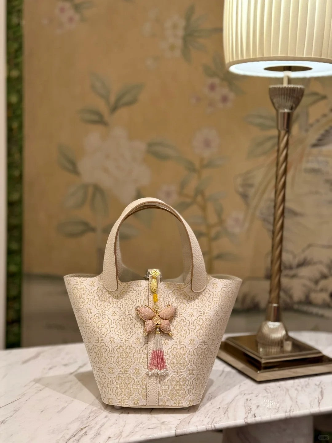 Shangjiukai White Dingsheng Song Brocade Basket Bag – Mulberry Silk Chinese Handbag-brocademodern