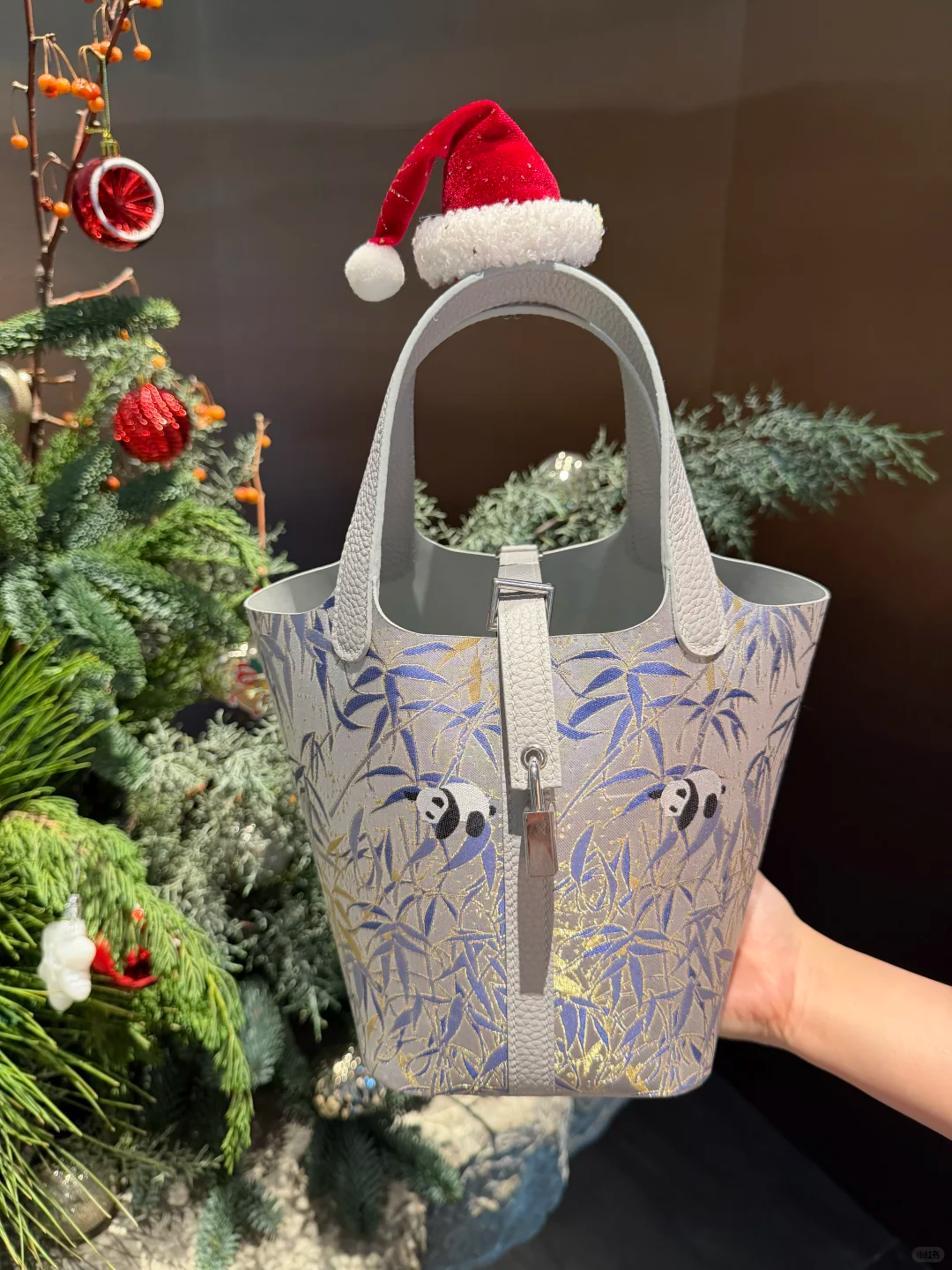 Chinoiserie Luxury Song Brocade Basket Bag – Panda Embracing Bamboo