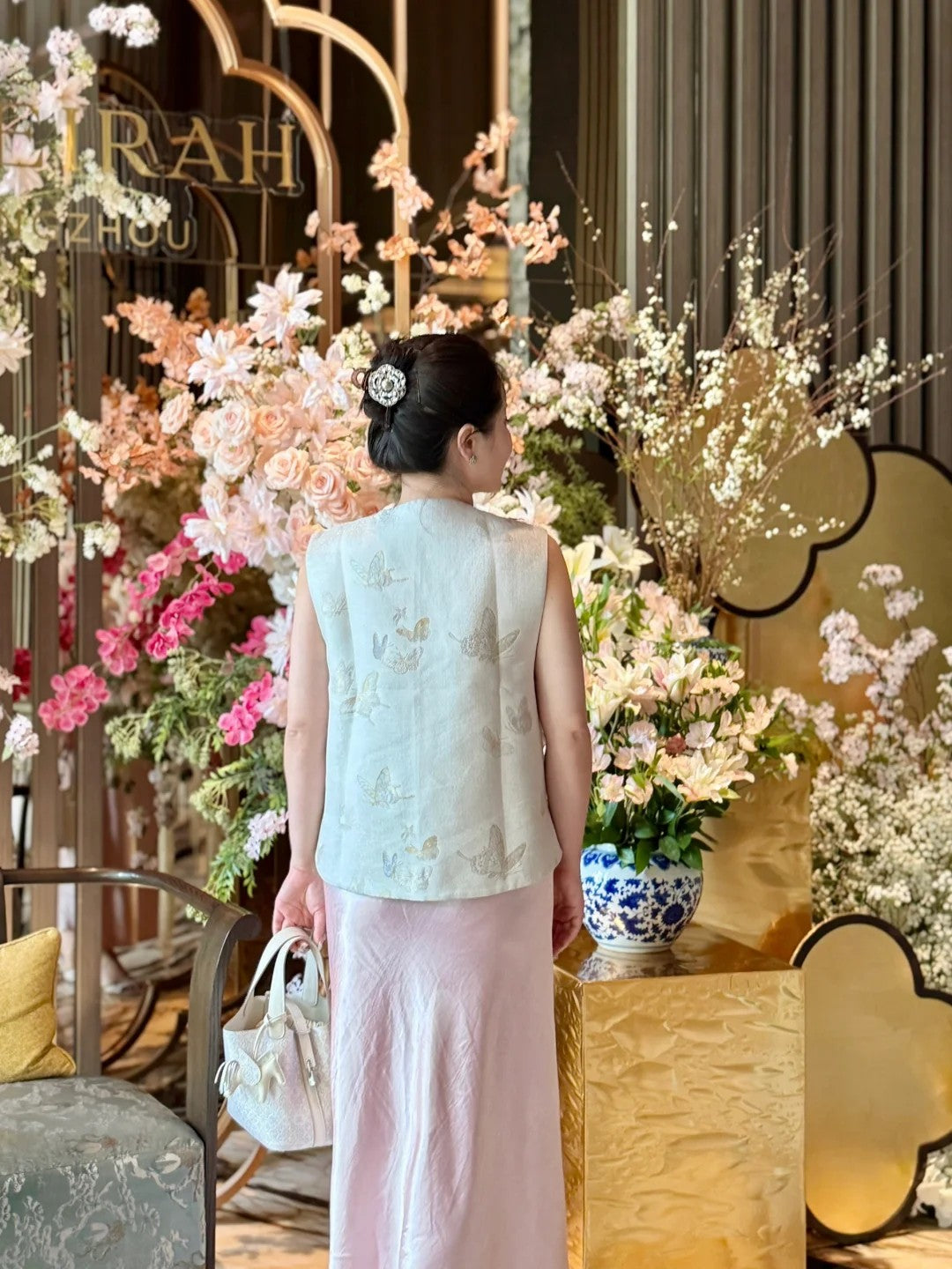 Shangjiukai White Dingsheng Song Brocade Basket Bag – Mulberry Silk Chinese Handbag-brocademodern