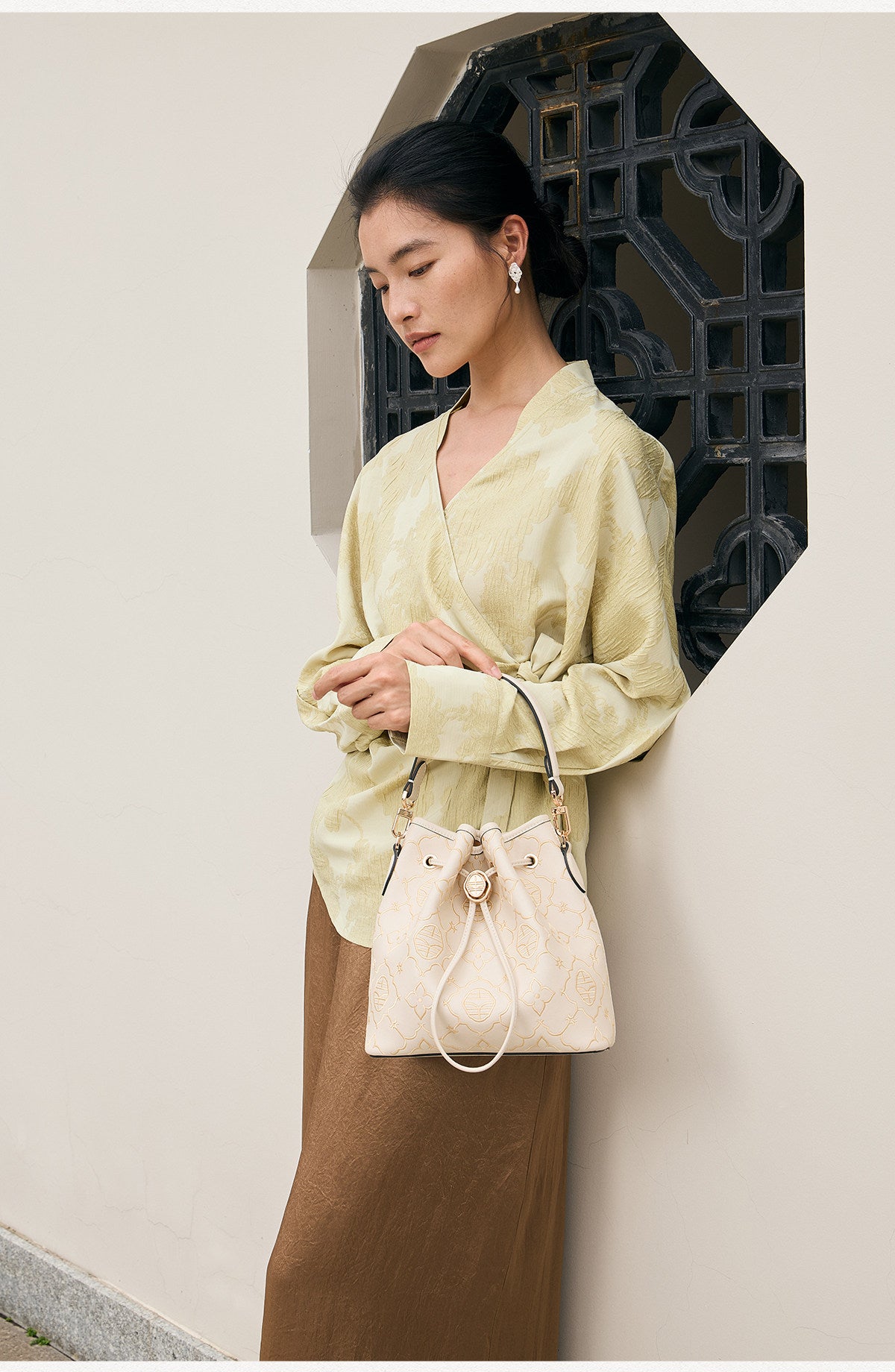 Lucky Persimmon Brocade “Fu” Bucket Bag – Embroidered Tote Moonlight White