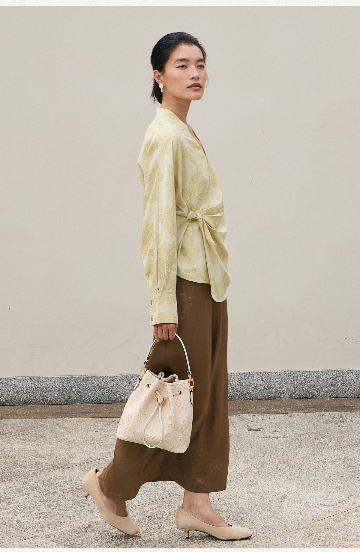 Lucky Persimmon Brocade “Fu” Bucket Bag – Embroidered Tote Moonlight White
