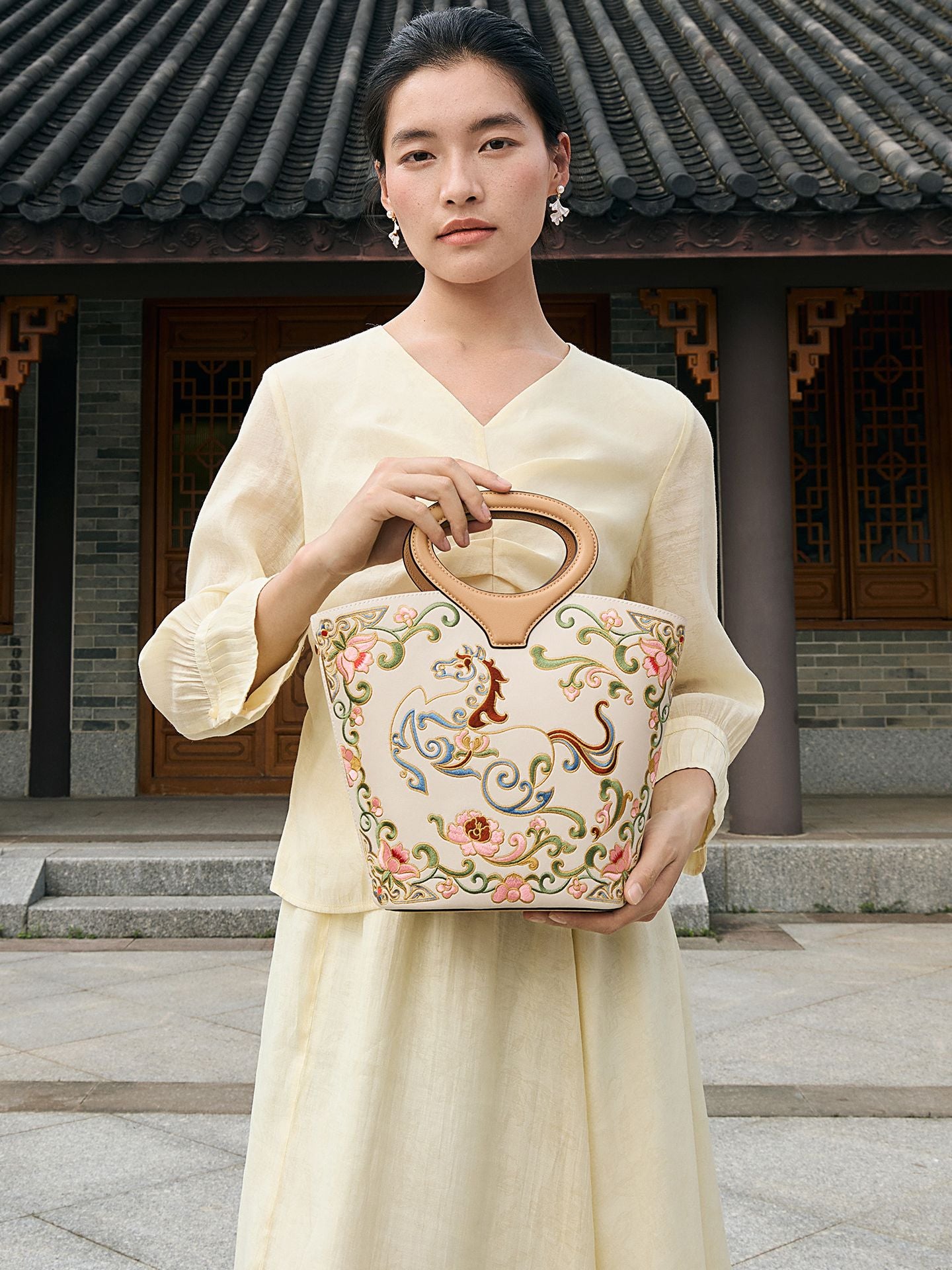 New Chinese Style Embroidered Leather Bucket Handbag - Heavenly Horse Fortune Tote Bag
