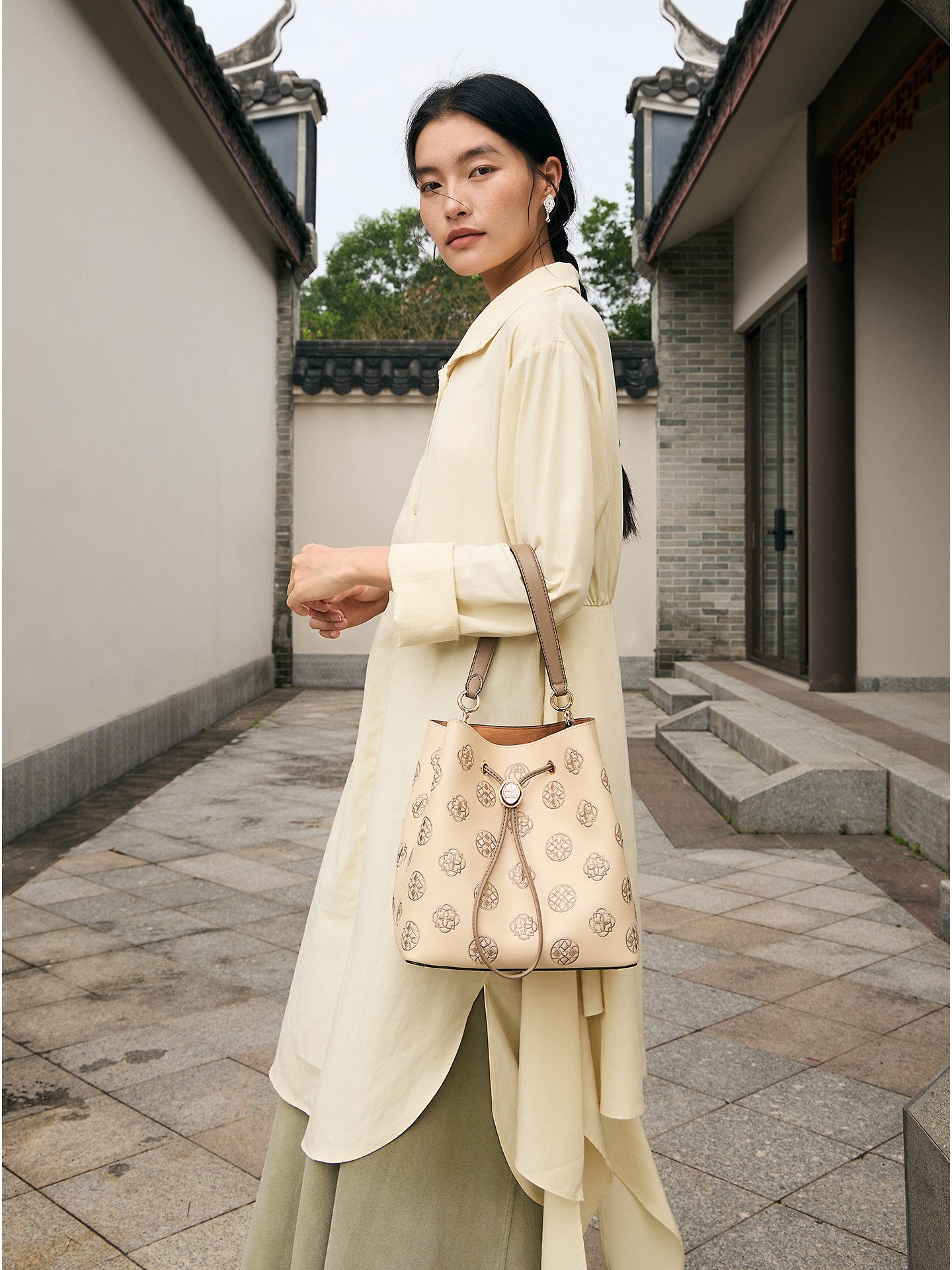Chinoiserie Luxury Baoxiang Rosette Embroidered Bucket Bag – Vintage Shoulder & Handbag-brocademodern