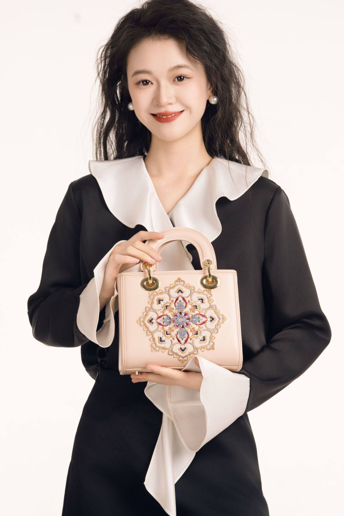 Doir boutipue.レアナ　デザイン⁉️ Gu (古) Embroidered Diana Bag | Chinese Style Handbag – brocademodern