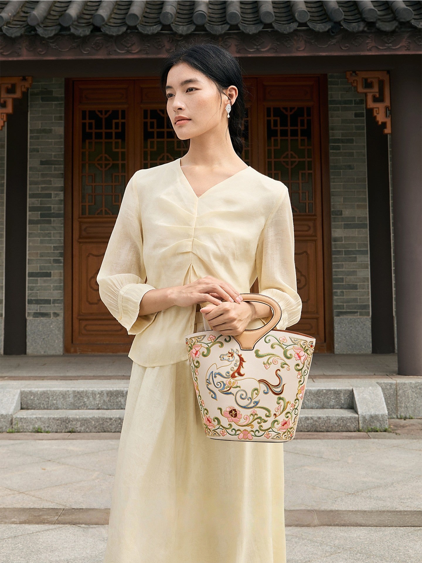 New Chinese Style Embroidered Leather Bucket Handbag - Heavenly Horse Fortune Tote Bag