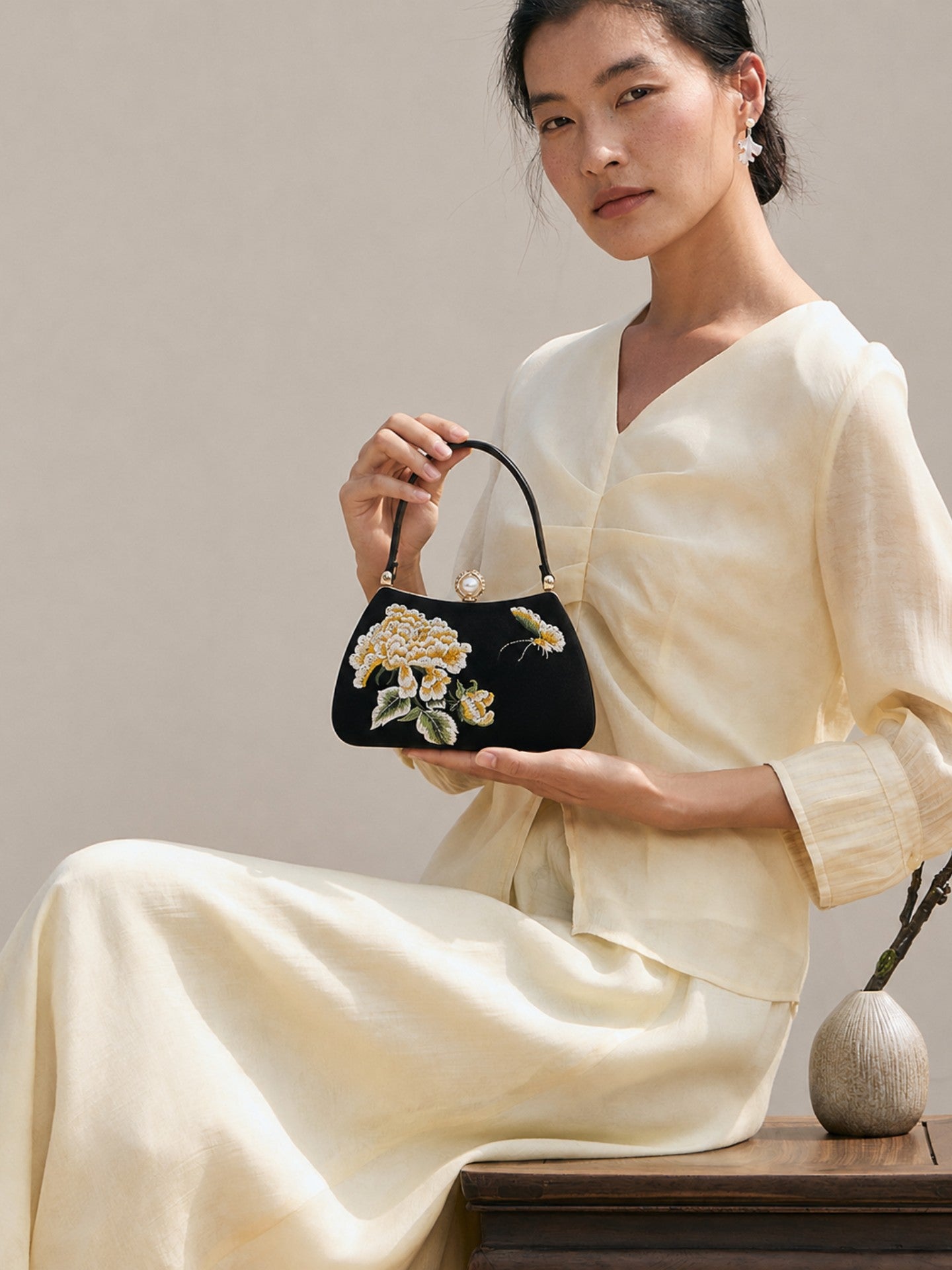 New Chinese Style Peony Embroidered Qipao Clutch Bag – Vintage Wedding Evening Handbag with Crystal Pearl Clasp-brocademodern