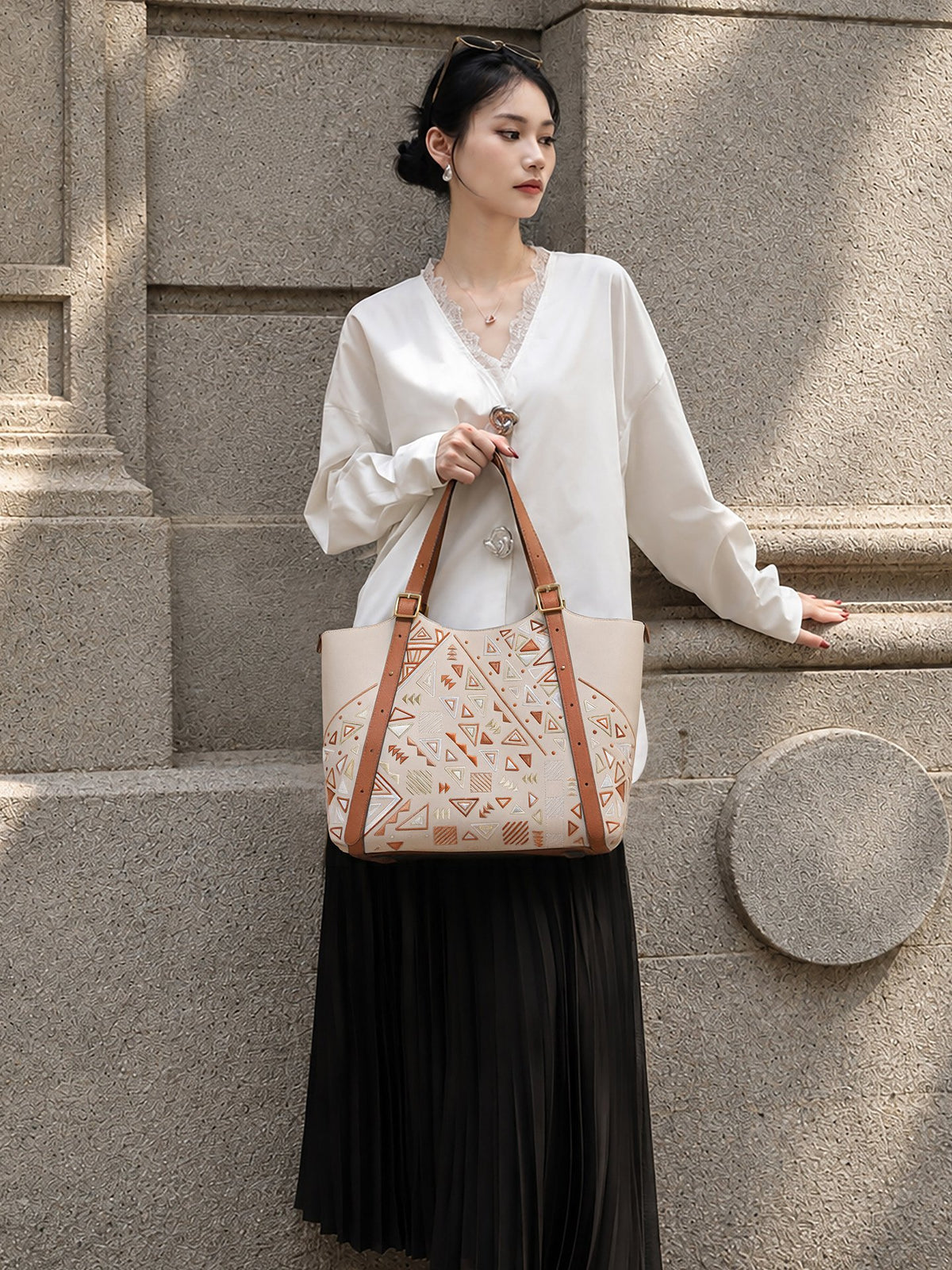 Luxury New Chinese Style Geometric Fortune Embroidered Cowhide Tote Bag