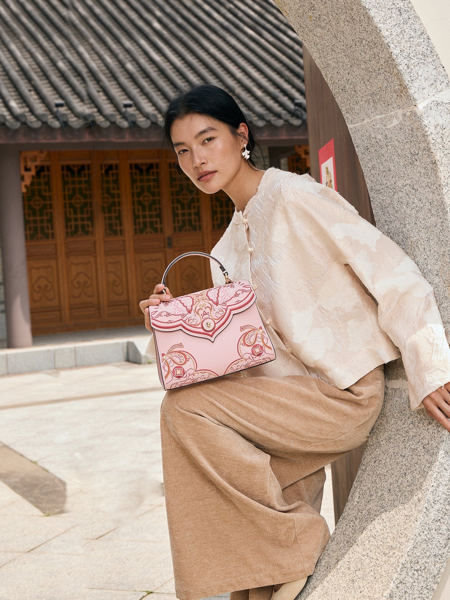 Luxury New Chinese Style Embroidered Leather Handbag – Koi & Gourd Motifs