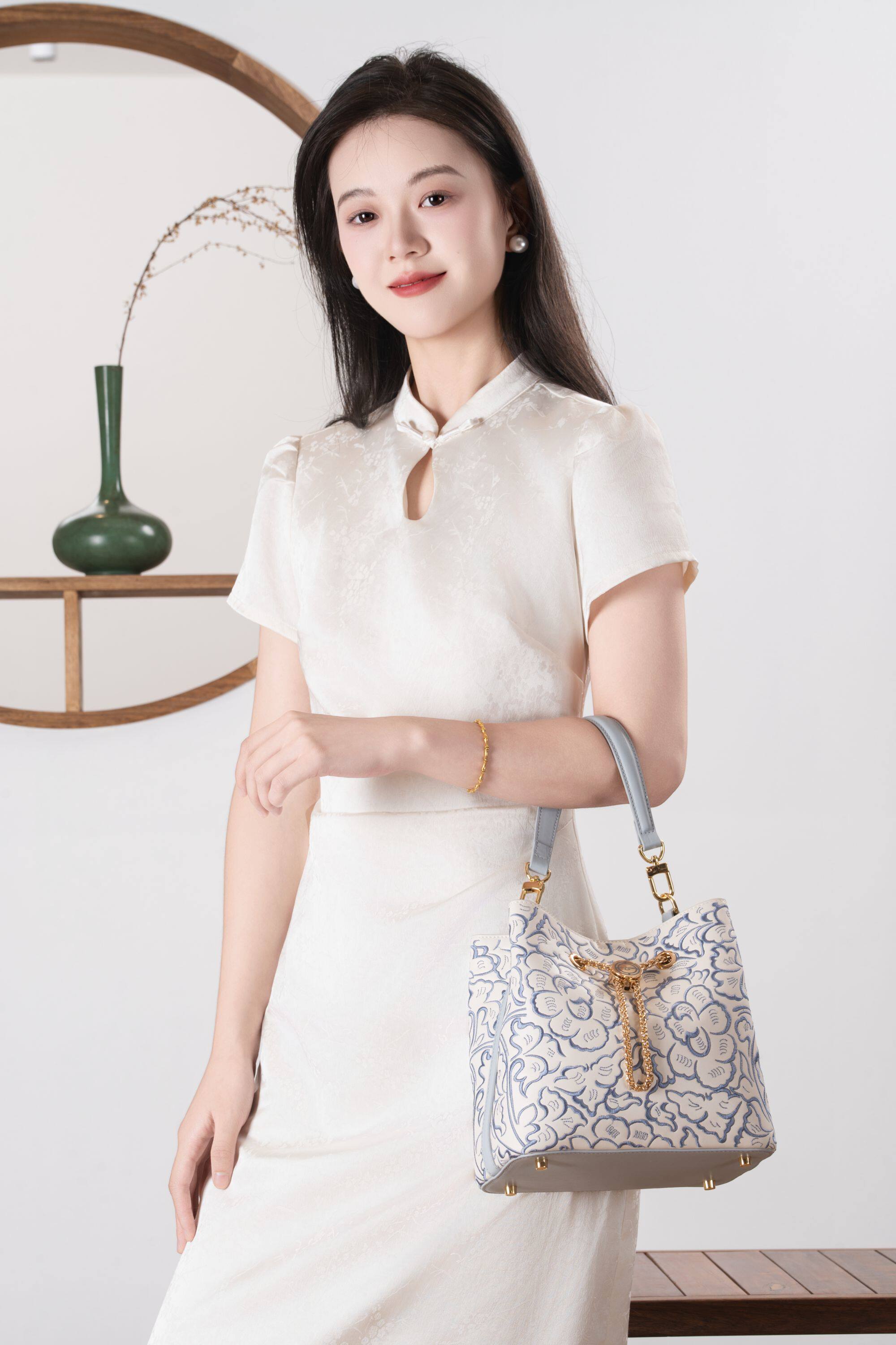 Heritage Embroidered New Chinese Style Bucket Bag – Blue & White Peony