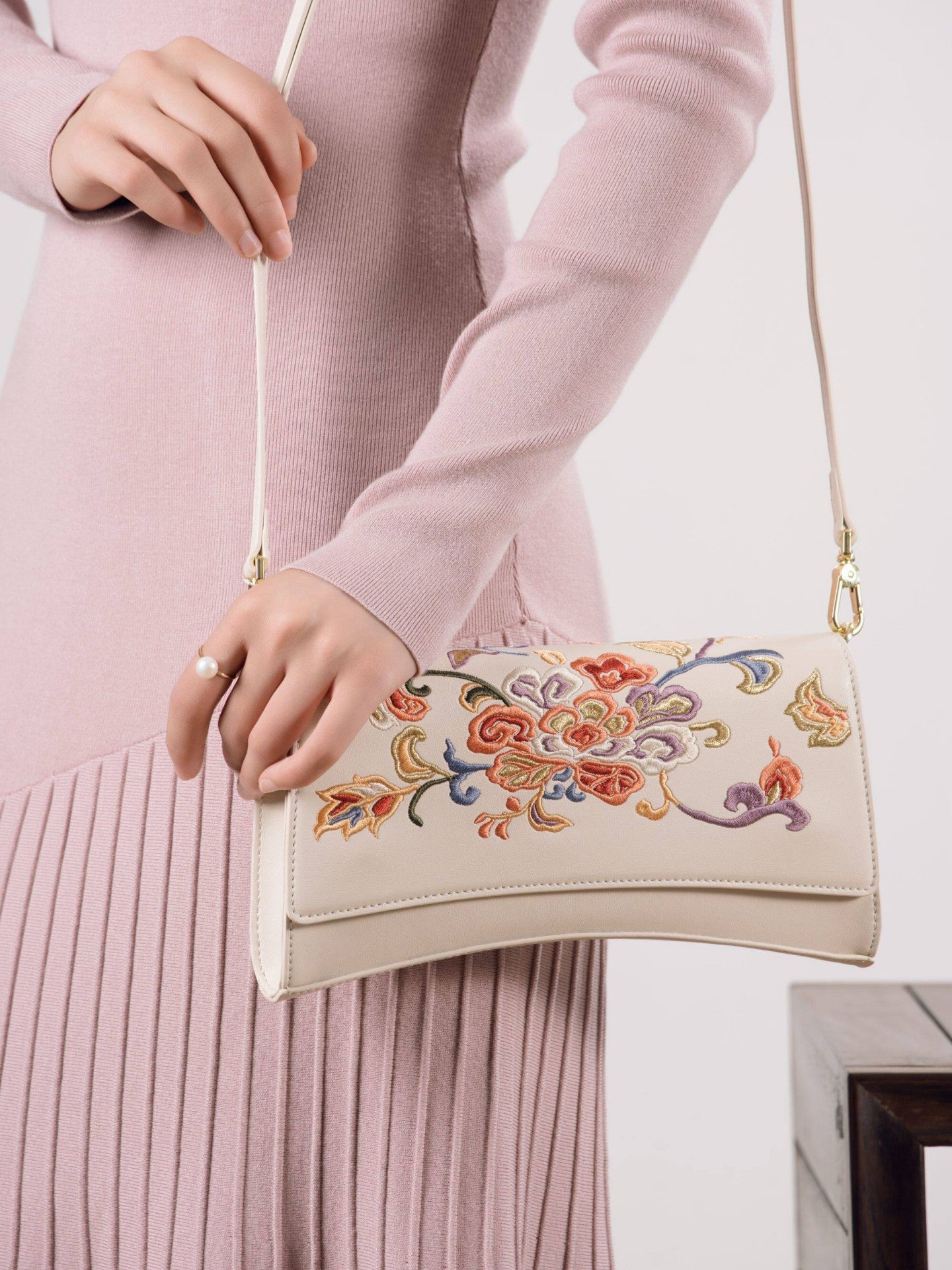 Luxury Embroidered  New Chinese Style Evening Bag – Phoenix Flower