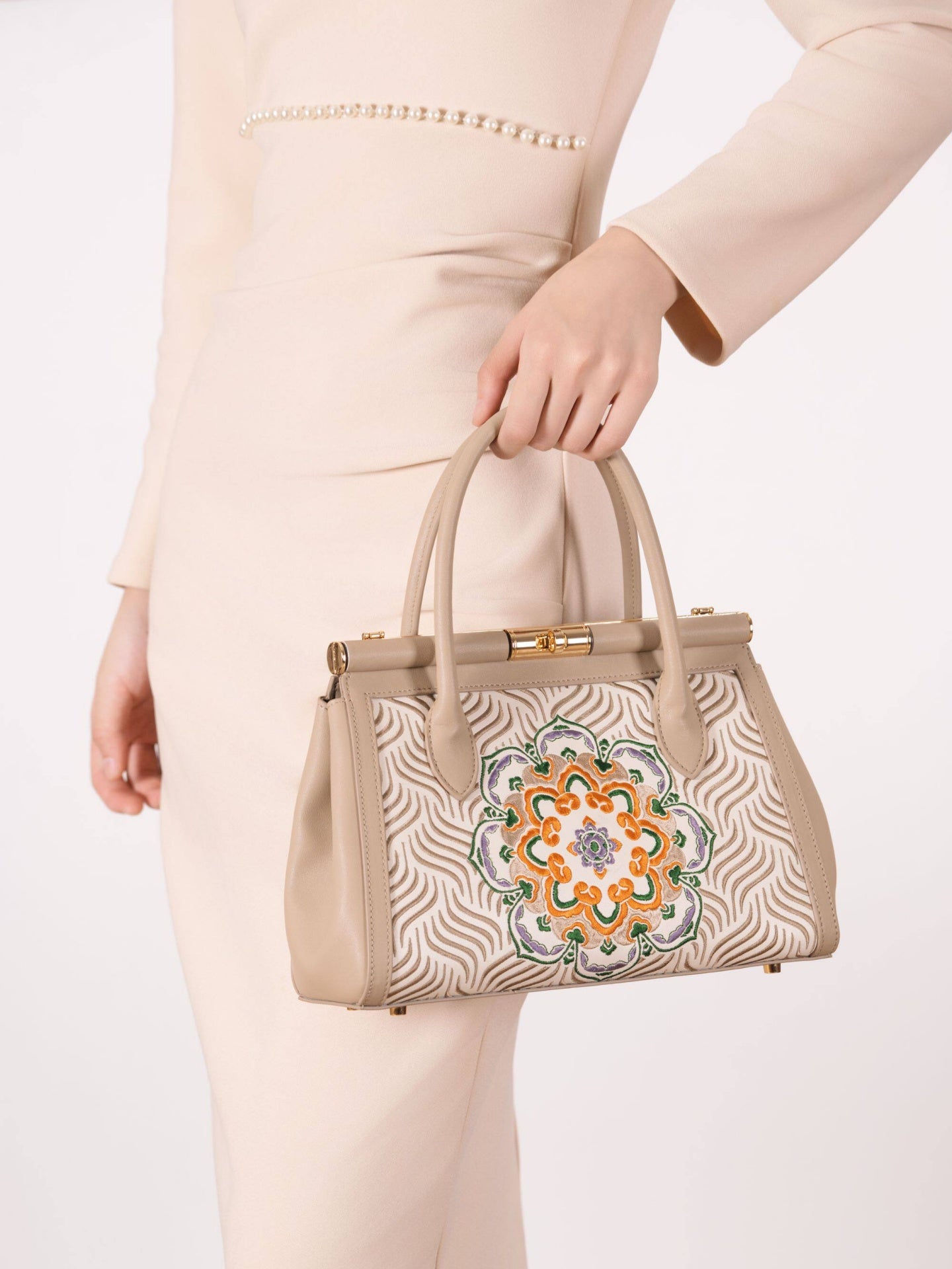 Luxury Embroidered  New Chinese Style Tote Bag – Blooming Medallion & Flowing Water