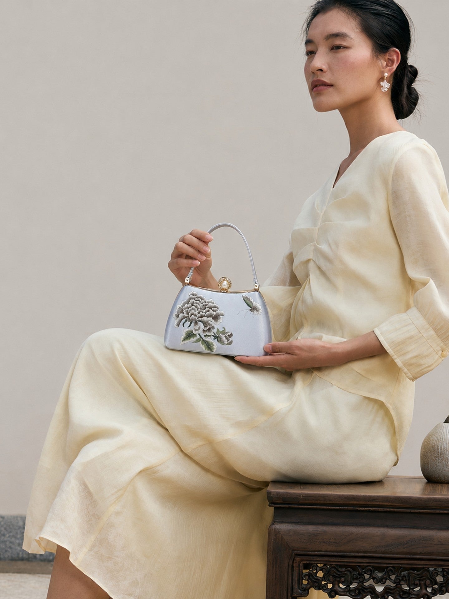 New Chinese Style Peony Embroidered Qipao Clutch Bag – Vintage Wedding Evening Handbag with Crystal Pearl Clasp-brocademodern