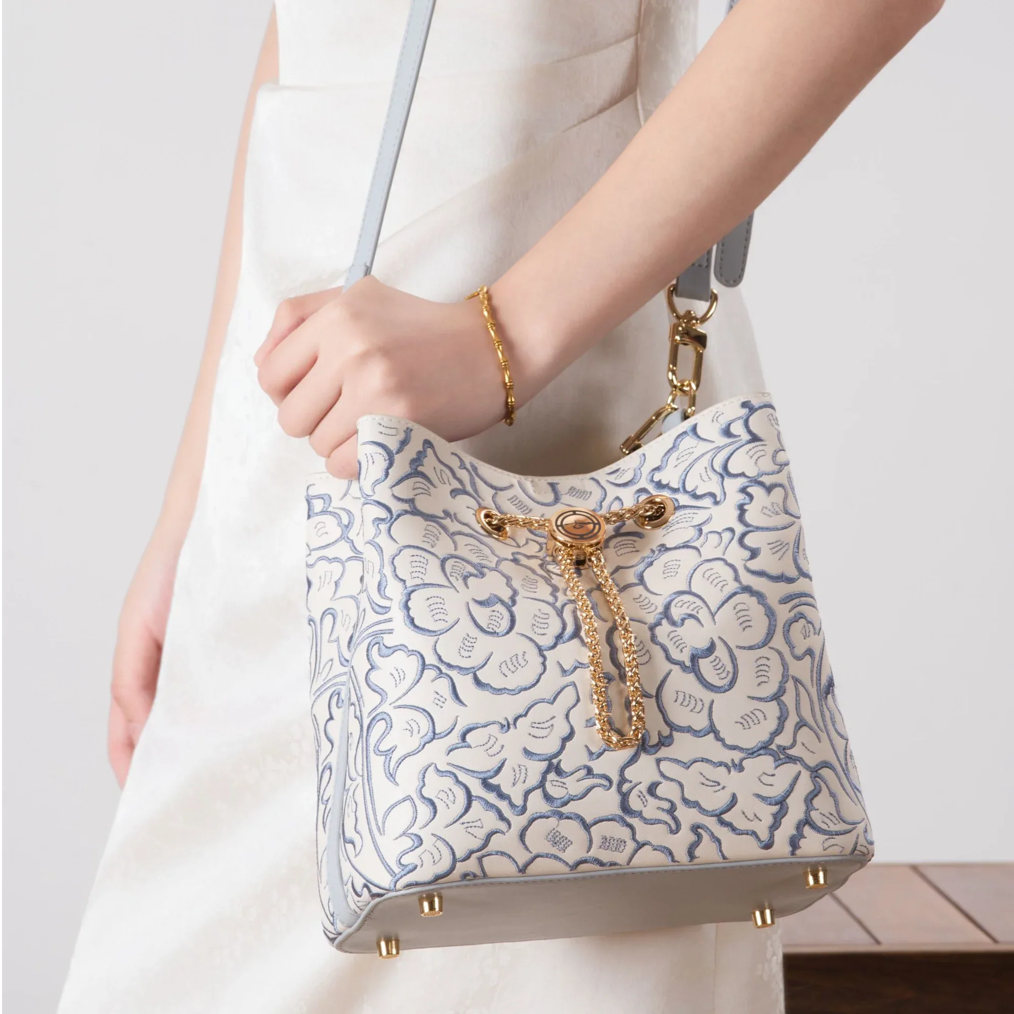 Heritage Embroidered New Chinese Style Bucket Bag – Blue & White Peony