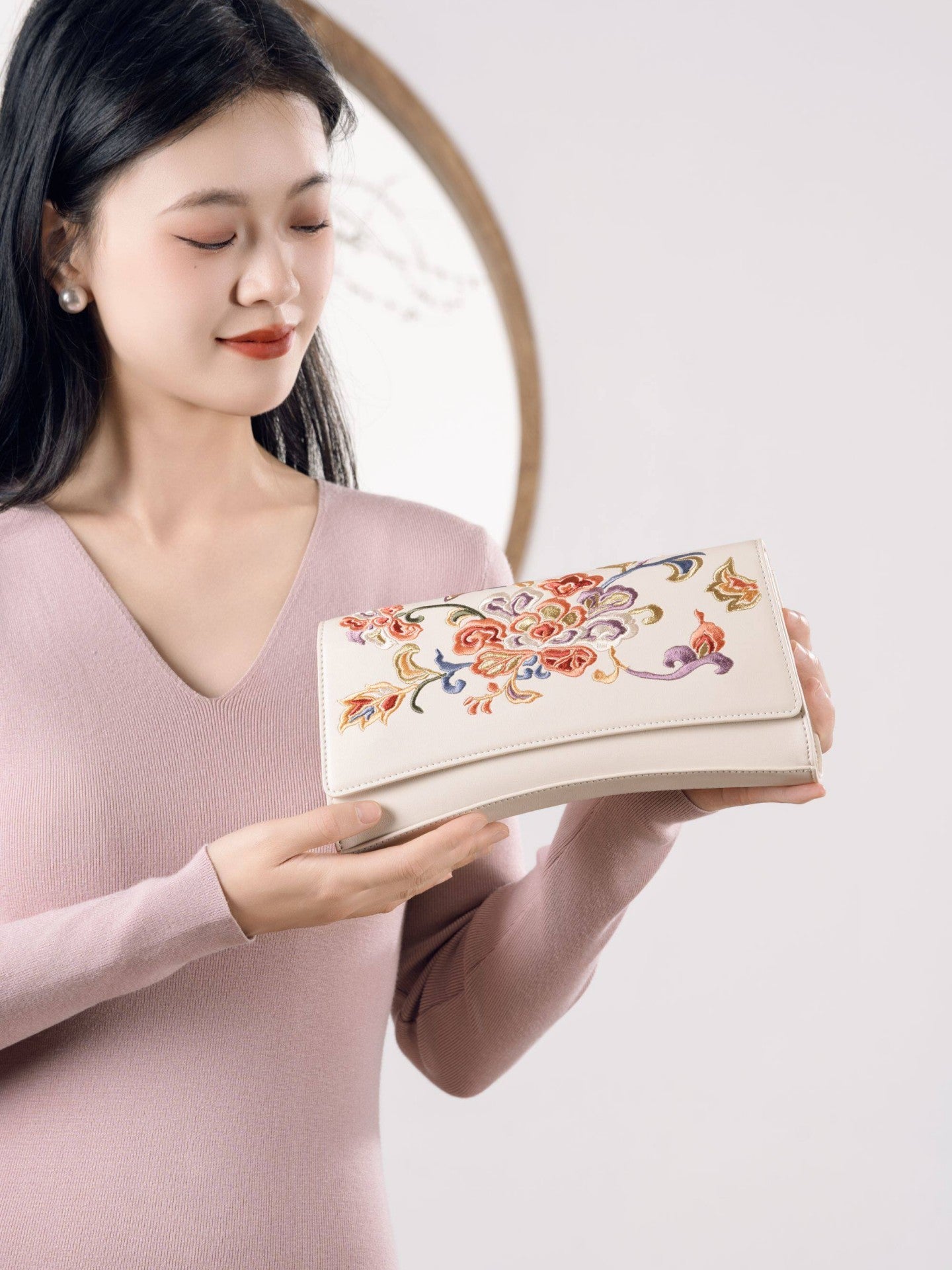 Luxury Embroidered  New Chinese Style Evening Bag – Phoenix Flower