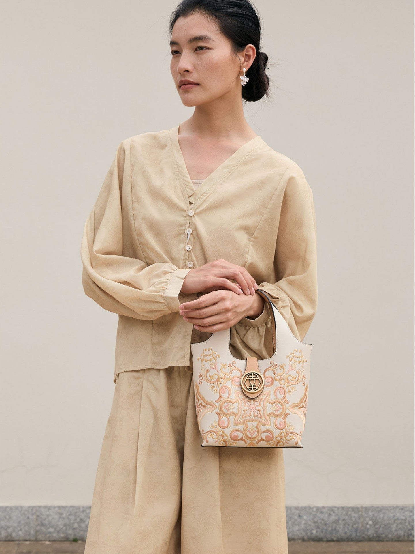 Dunhuang Arabesque Embroidered Basket Bag | Chinese Style Leather Tote
