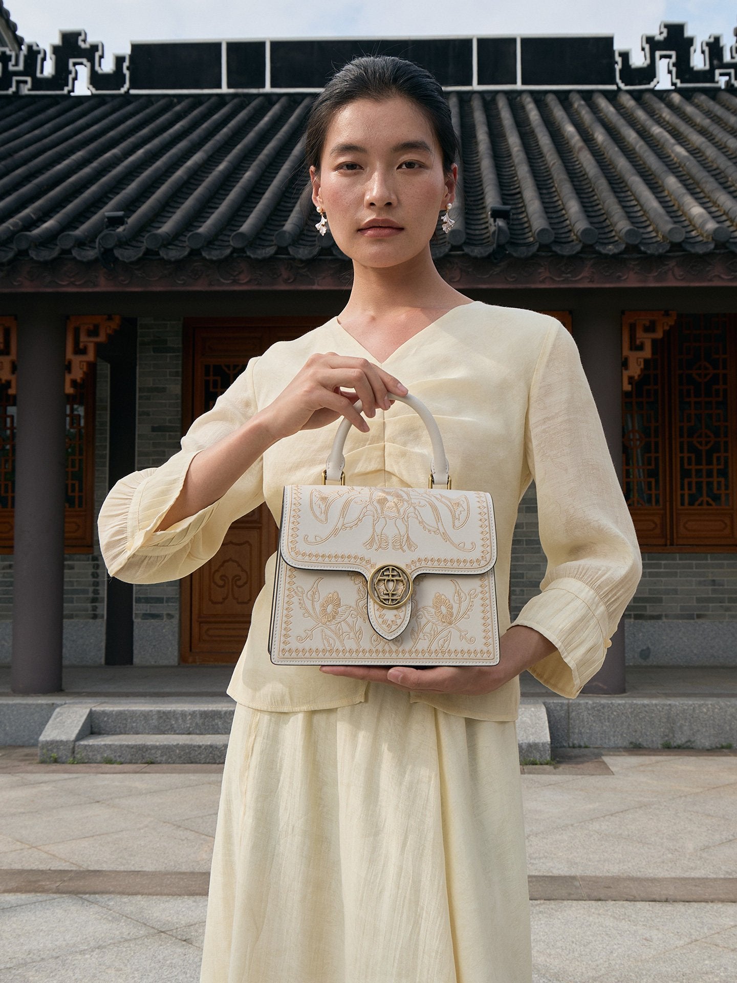 New Chinese Style Embroidered Leather Accordion Bag – Morning