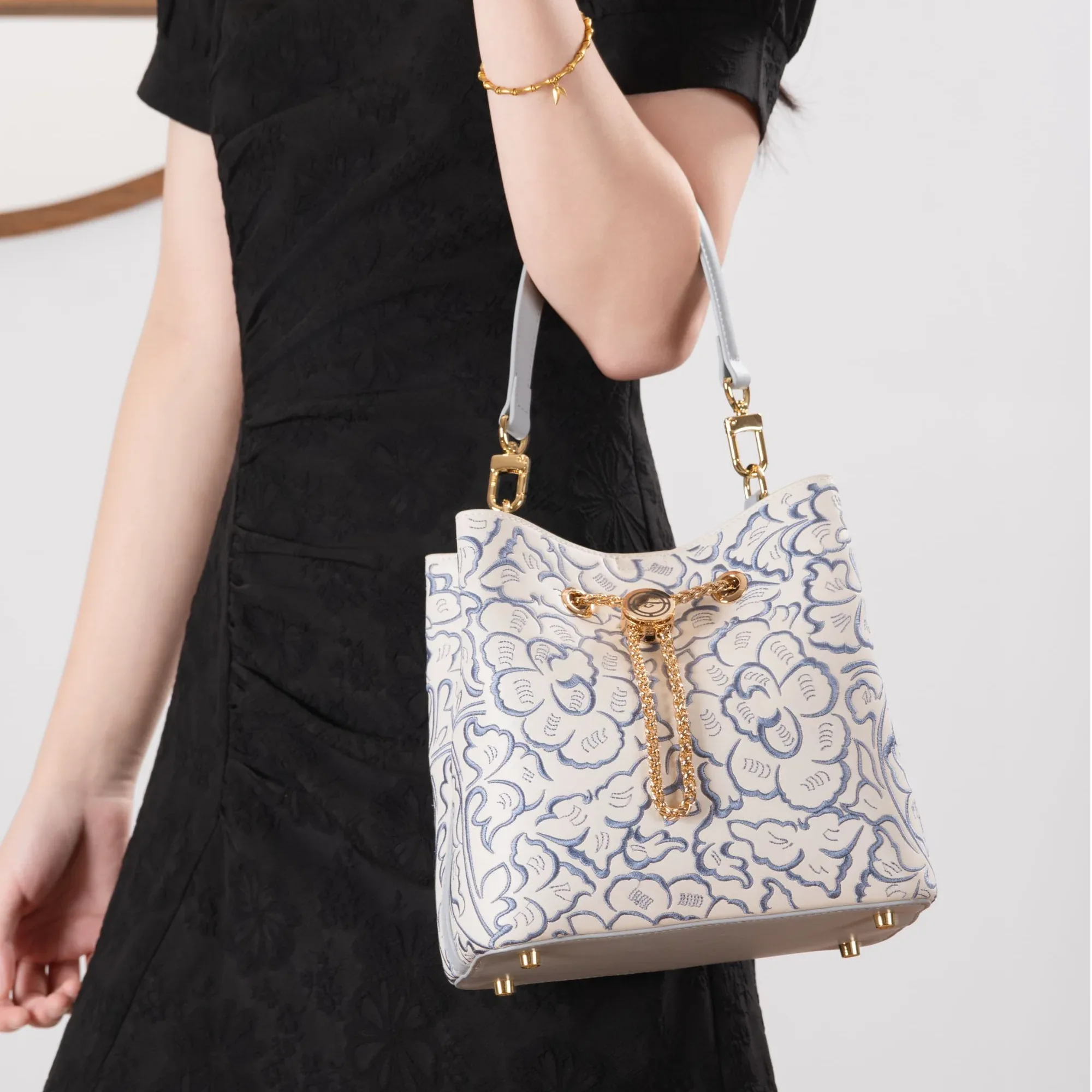 Heritage Embroidered New Chinese Style Bucket Bag – Blue & White Peony