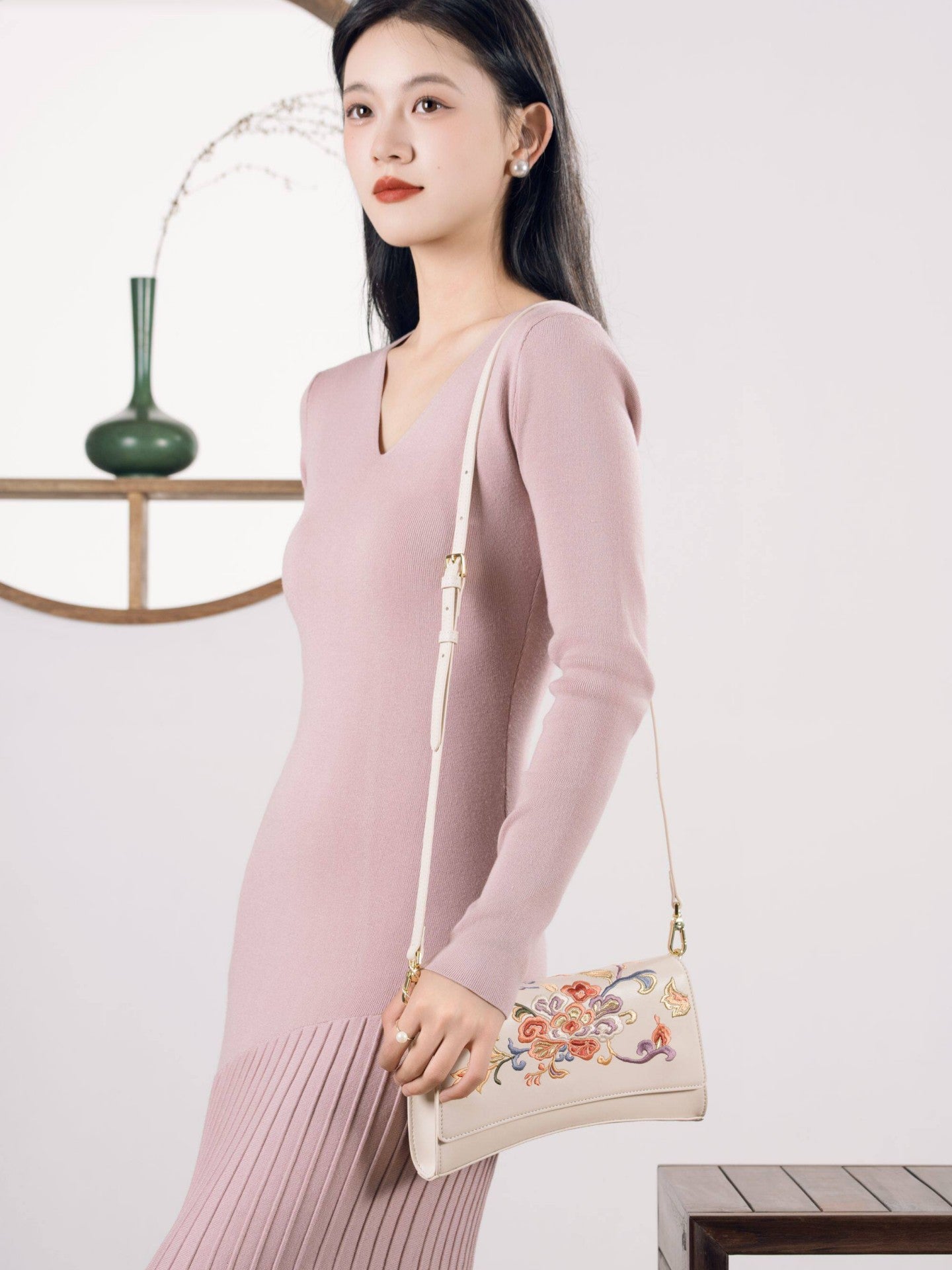 Luxury Embroidered  New Chinese Style Evening Bag – Phoenix Flower
