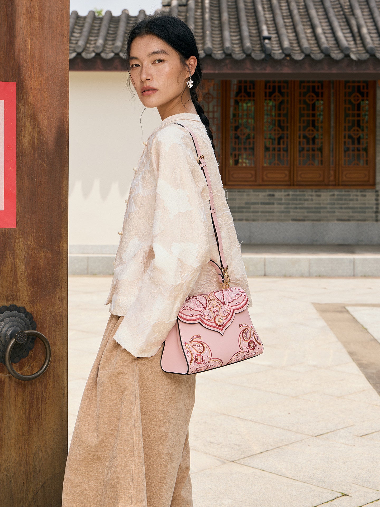 Luxury New Chinese Style Embroidered Leather Handbag – Koi & Gourd Motifs