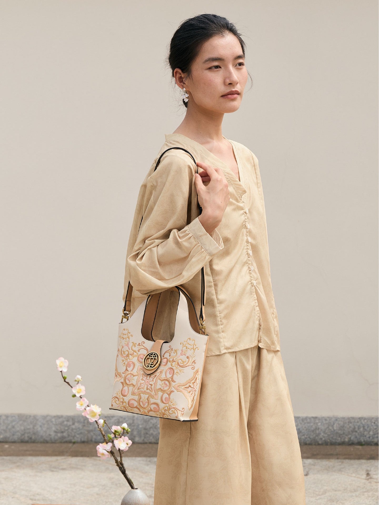 Dunhuang Arabesque Embroidered Basket Bag | Chinese Style Leather Tote