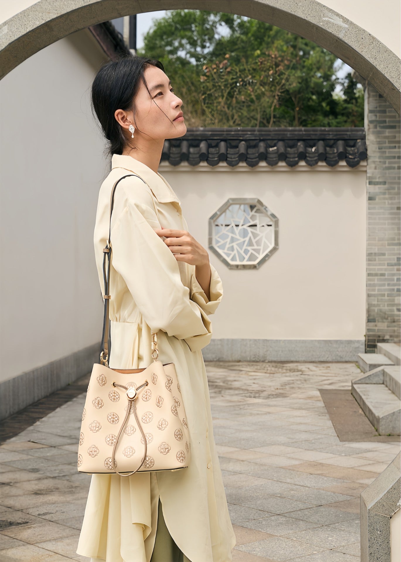 Chinoiserie Luxury Baoxiang Rosette Embroidered Bucket Bag – Vintage Shoulder & Handbag-brocademodern