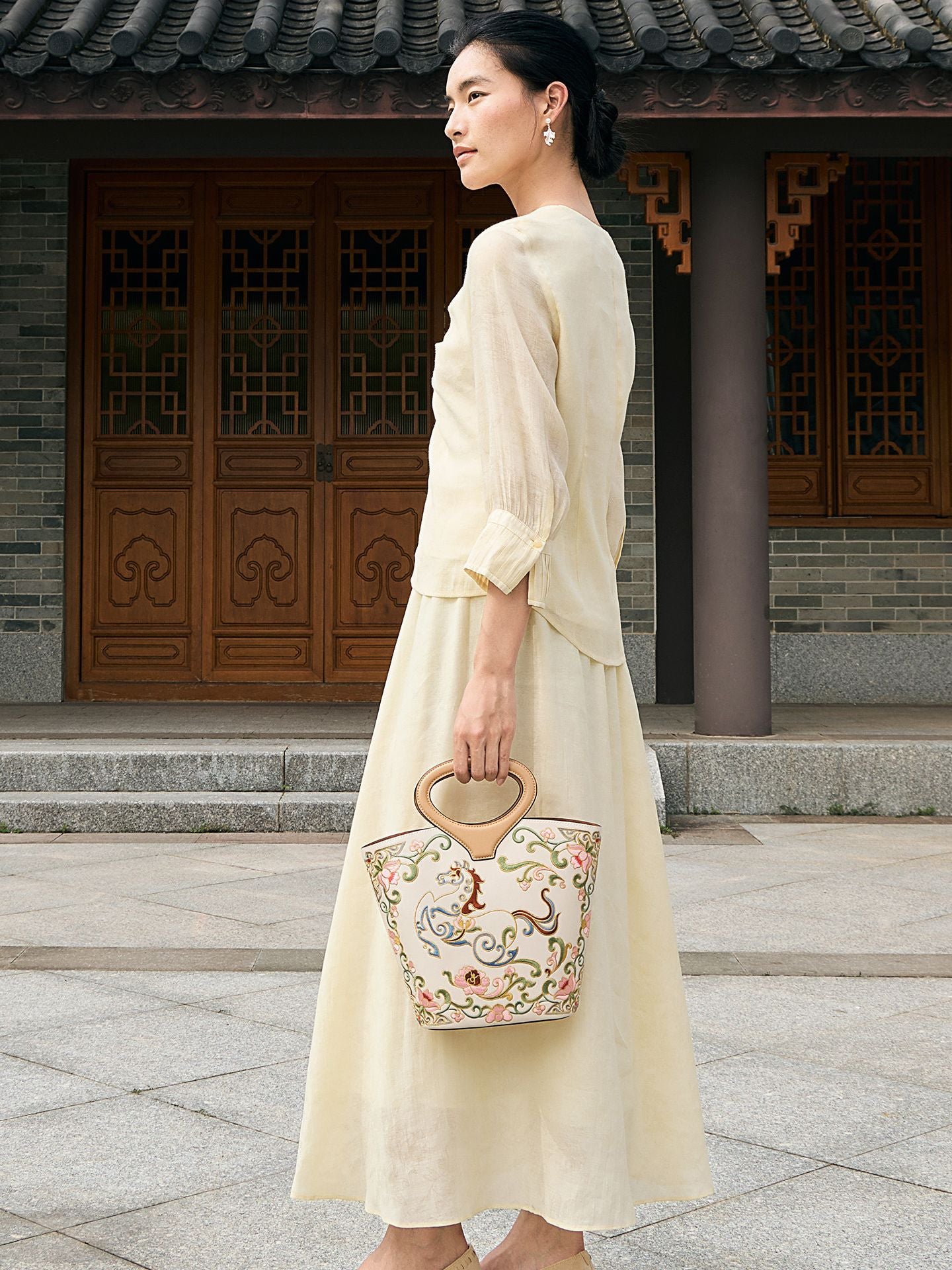 New Chinese Style Embroidered Leather Bucket Handbag - Heavenly Horse Fortune Tote Bag