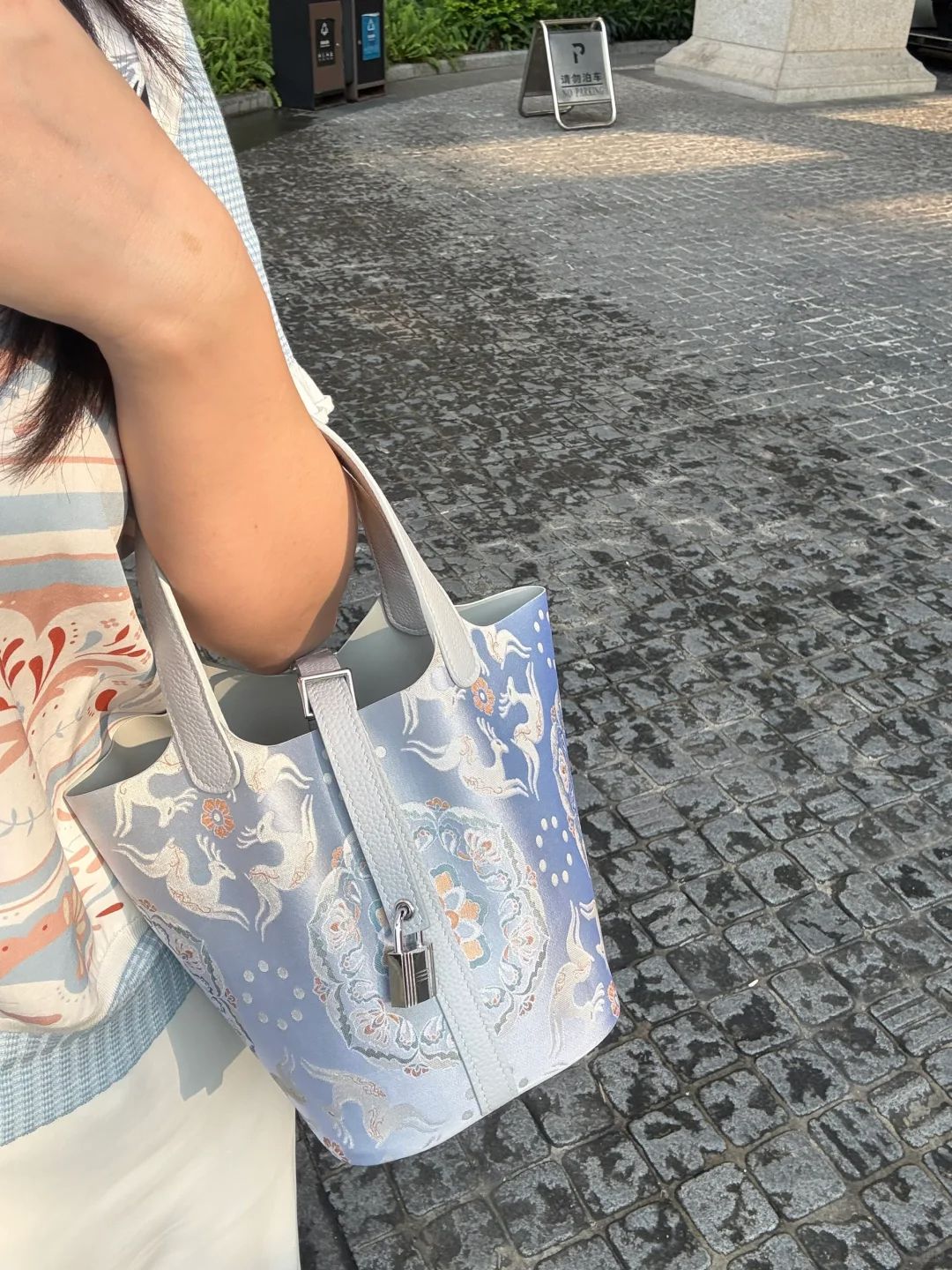 Chinoiserie Luxury Song Brocade Basket Bag – Precious Flower Running Deer