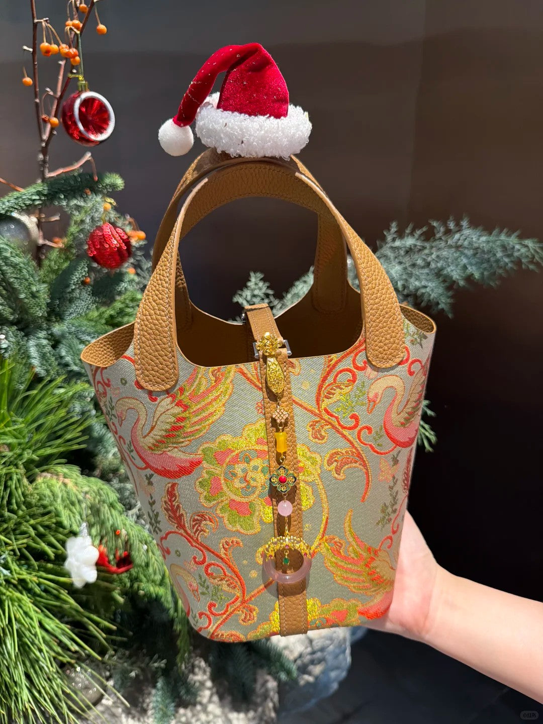Qian Xiaoping Swan Lake Song Brocade Basket Bag – New Chinese Style Silk Brocade Handbag-brocademodern