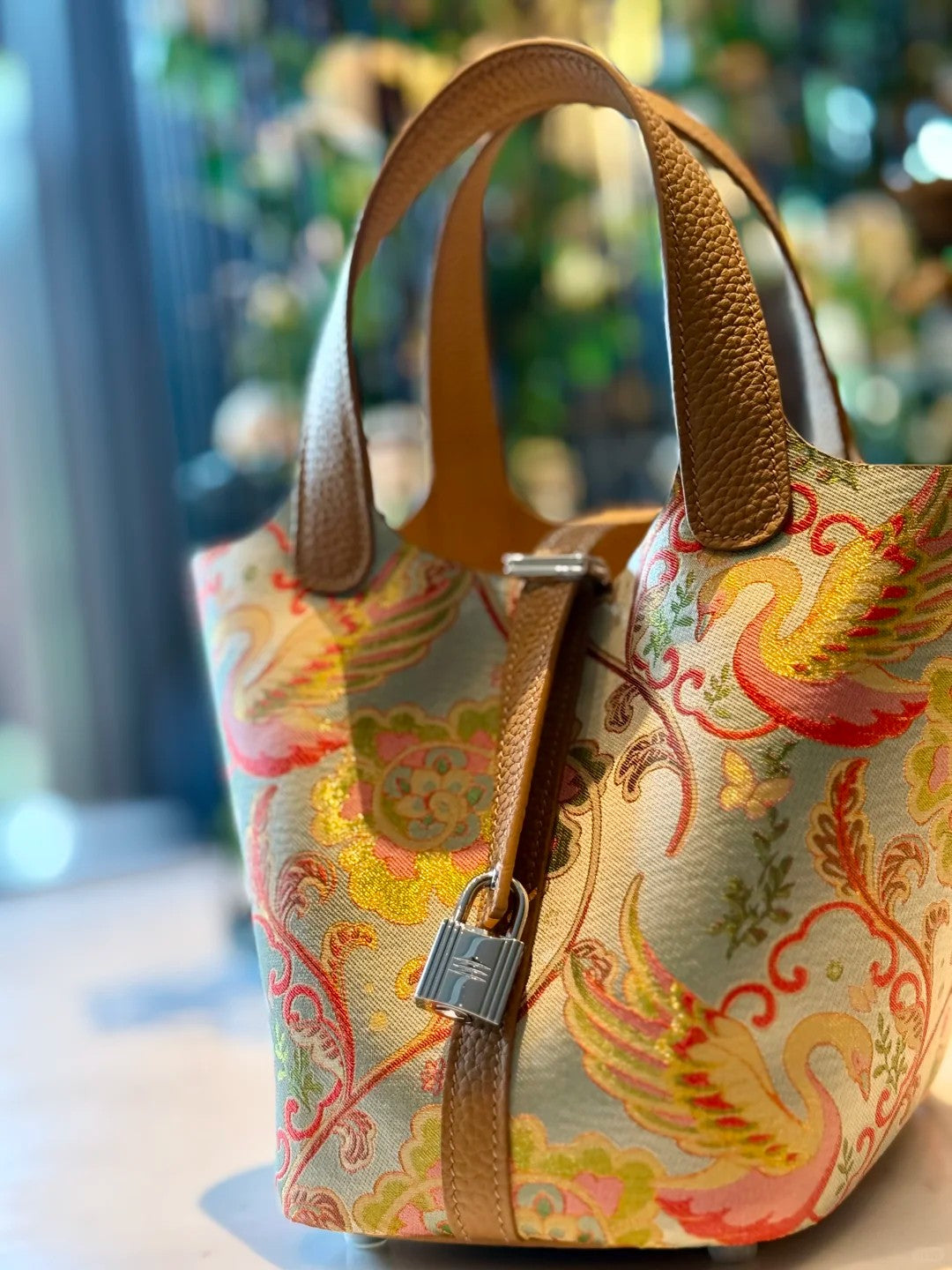 Qian Xiaoping Swan Lake Song Brocade Basket Bag – New Chinese Style Silk Brocade Handbag-brocademodern