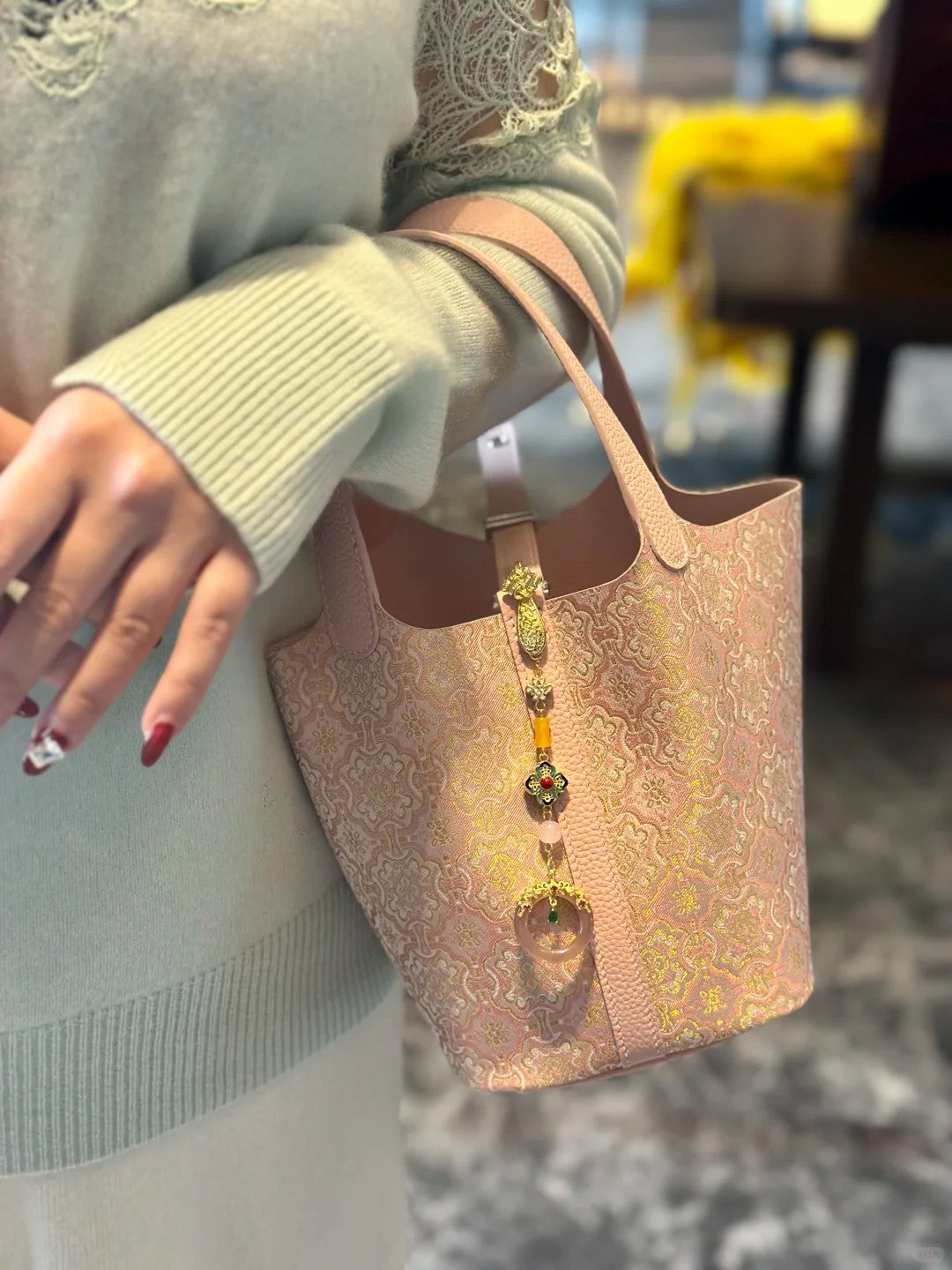 Shangjiukai Pink Dingsheng Song Brocade Basket Bag – New Chinese Style Silk Brocade Handbag-brocademodern