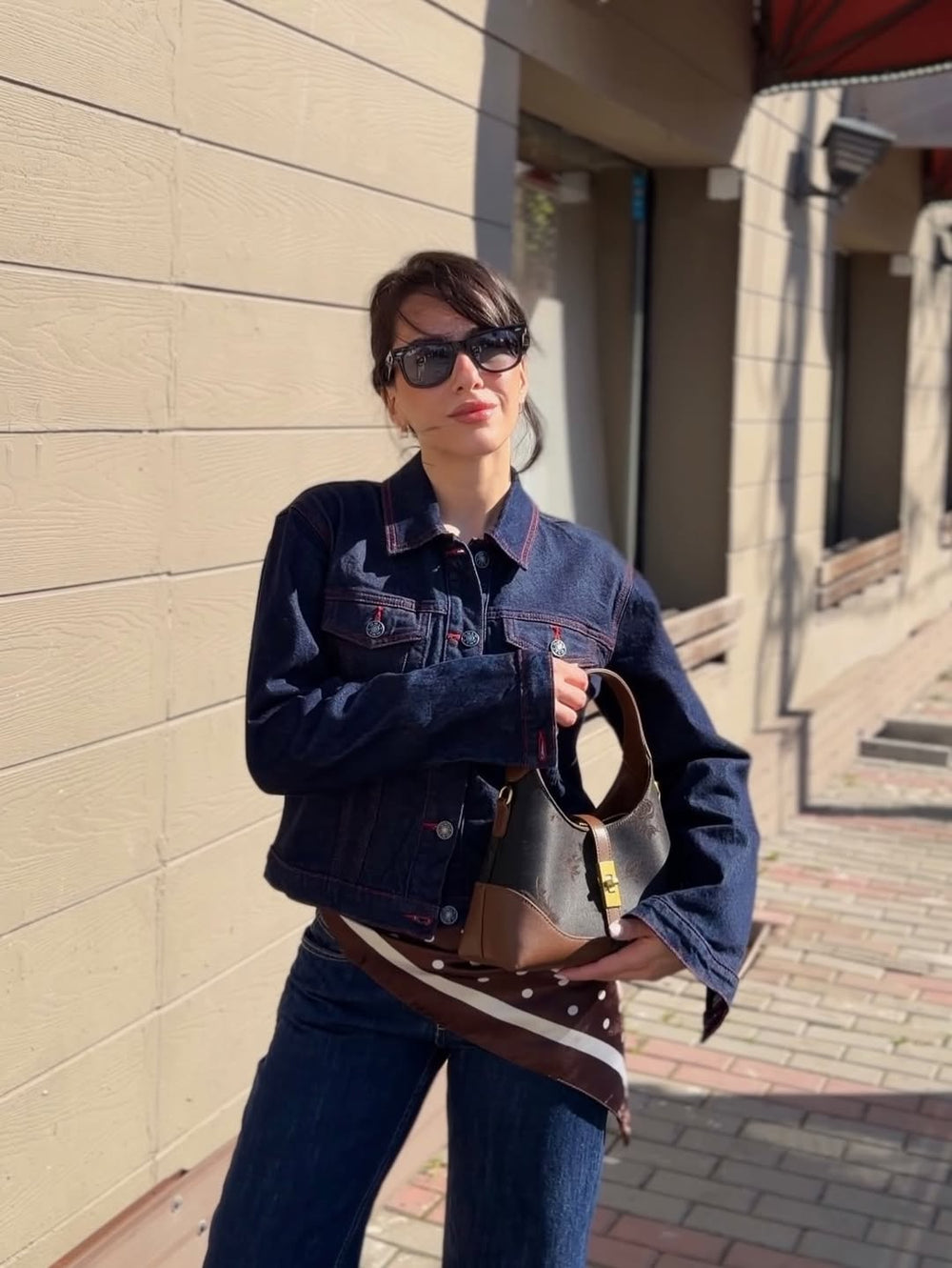 Brocade Modern community style story featuring a heritage bag