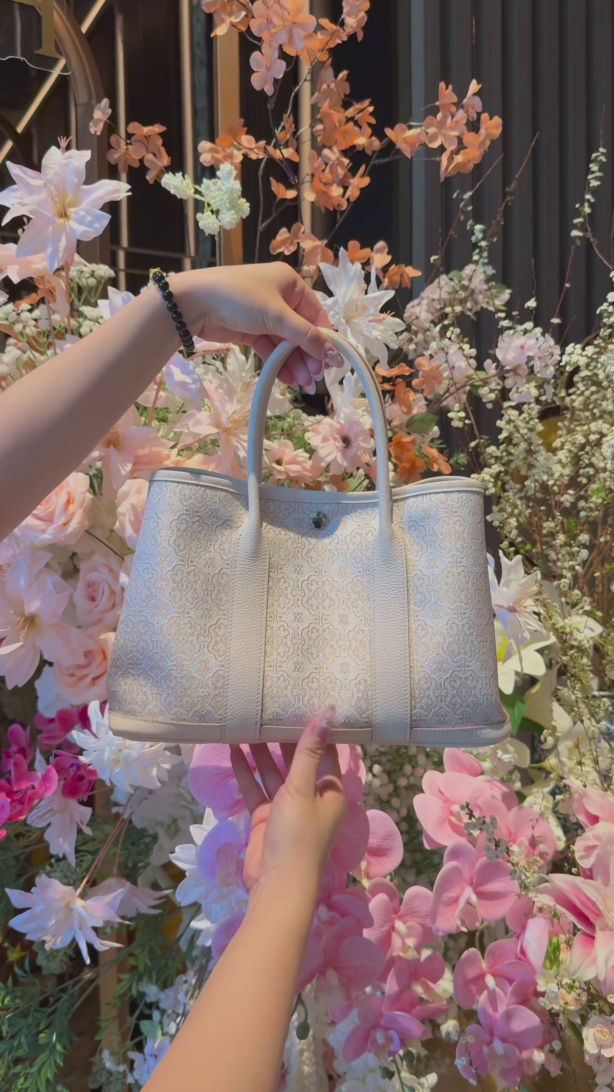 Song Brocade Garden Tote bag– White Dingsheng Pattern