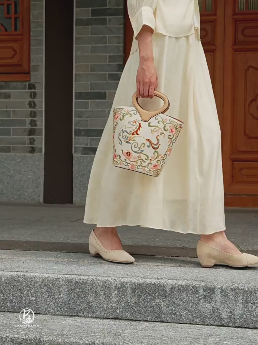 New Chinese Style Embroidered Leather Bucket Handbag - Heavenly Horse Fortune Tote Bag